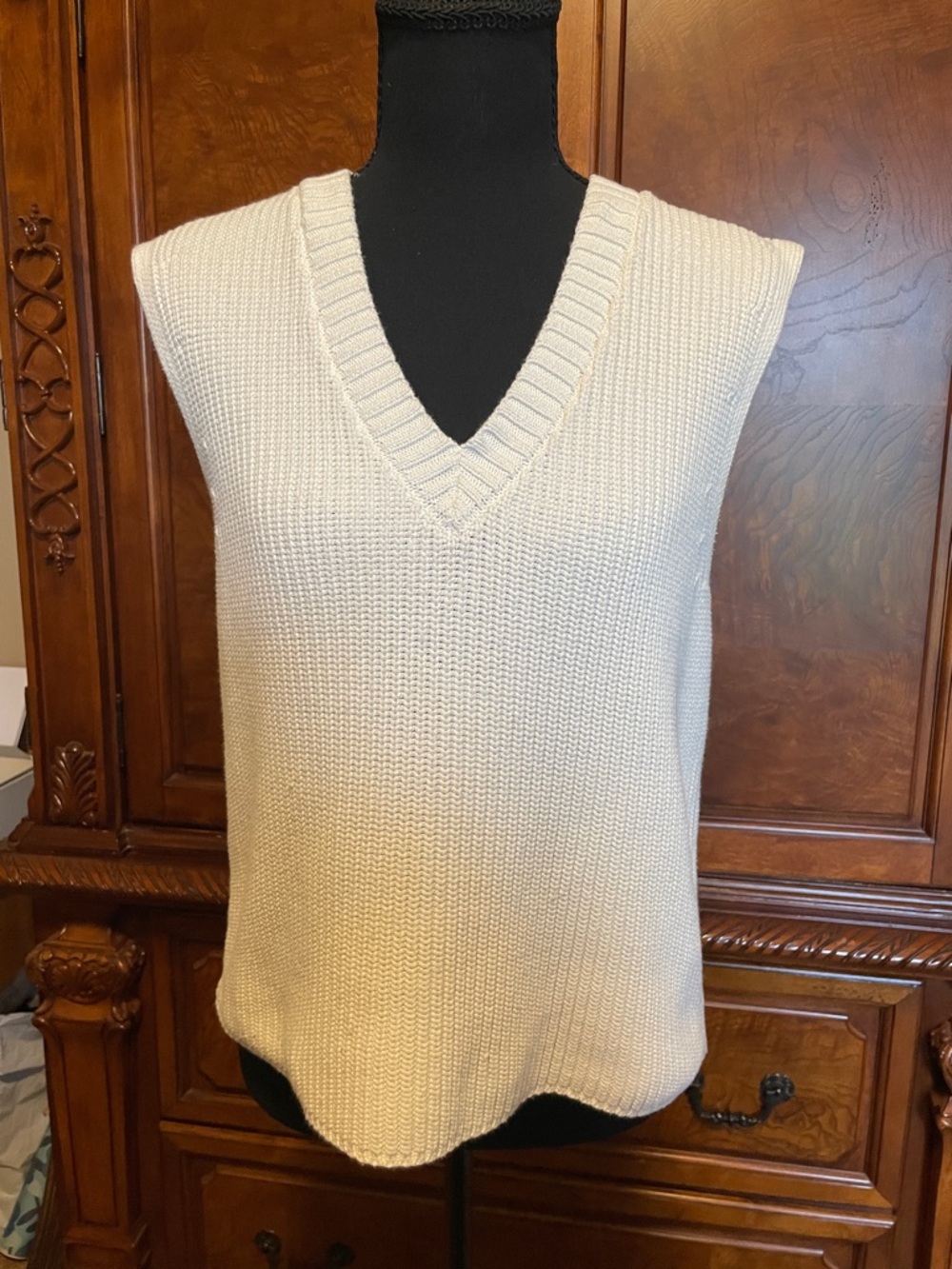 Talbots V-Neck Knit Sweater Vest in Cream Size Medium Petite